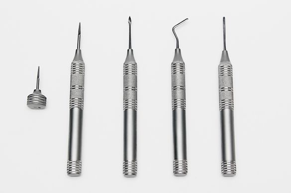 Set of periotomes and corkscrews of 5 pieces for convenient extraction of teeth and roots